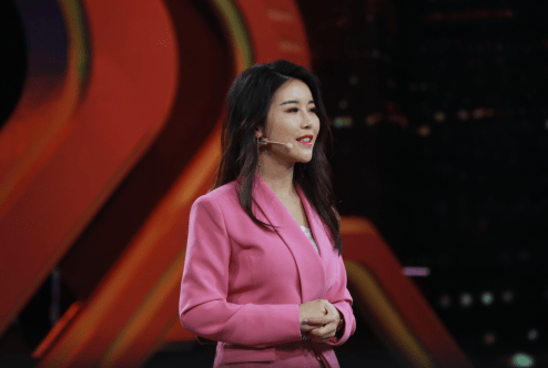 猫茶匠联合创始人贾鹏云,从初中到大学毕业的专业是舞蹈,因为学的比较