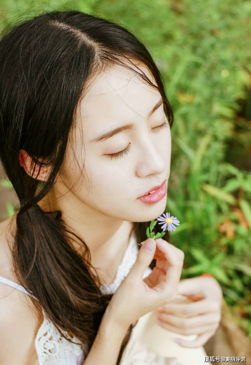 美女写真:阳光明媚长发美女漂亮脸蛋吸睛耀眼