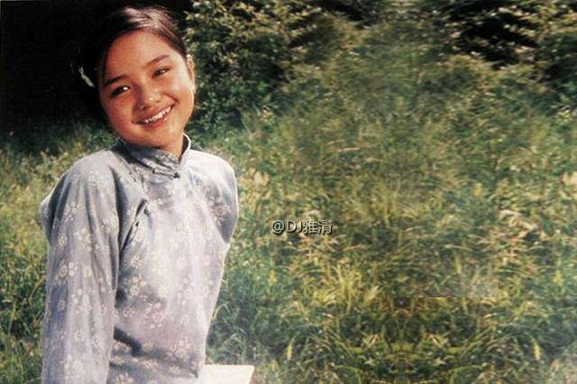 她所扮演的翠翠,与陈冲当年在《小花》中扮演的赵小花,有异曲同工之妙