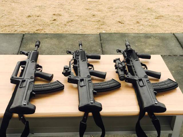 虽然国产枪械在战术导轨标准化方面还处于起步阶段,但进步明显!