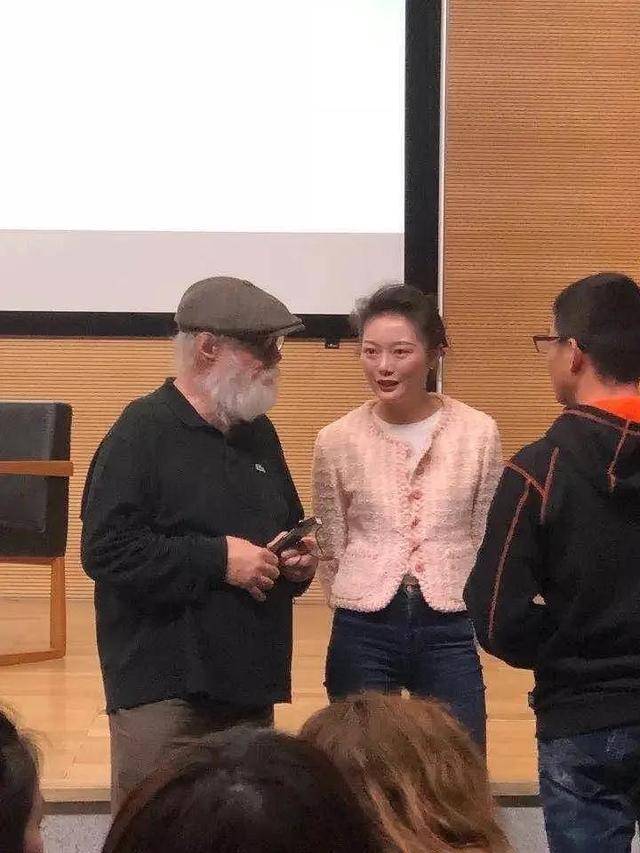 有种整容叫晚晚合照,在她的合照里没人能美过她,即使刘雯范冰冰_样子