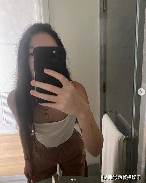 原创法图麦晒自拍大秀性感身材,小蛮腰吸睛养眼,引妈妈哈文连赞火辣