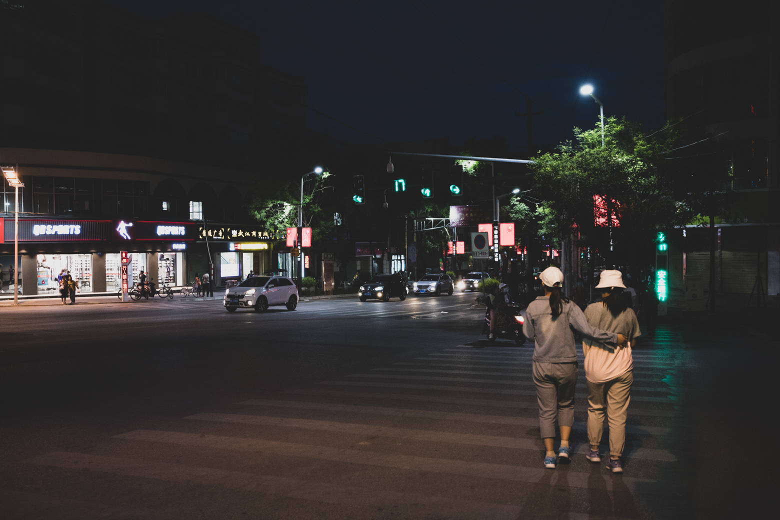 《小城通渭之夜》郭健摄影作品线上展第2季_行人