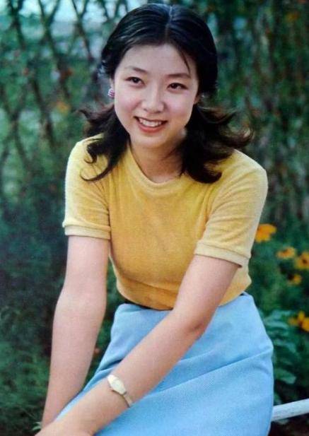 殷新，与“白龙马”王伯昭相恋，流产6次后惨遭抛弃，今现状如何_孩子
