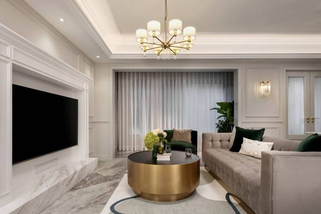 客厅大面积的石膏板墙面,让空间显得简洁大气,又充满线条感.