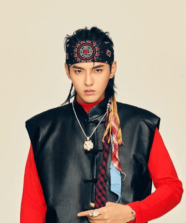 原创吴亦凡的发带被网友称:可以c位出道,简直比三四线明星还火!