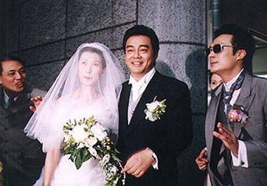 都与影帝奖项擦肩而过,然而与郭蔼明结婚后的刘青云仿佛从此转了运,拿