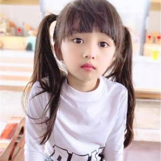 原创6岁泰国女孩喜提"选美冠军",卸完妆的样子让人尖叫,天差地别