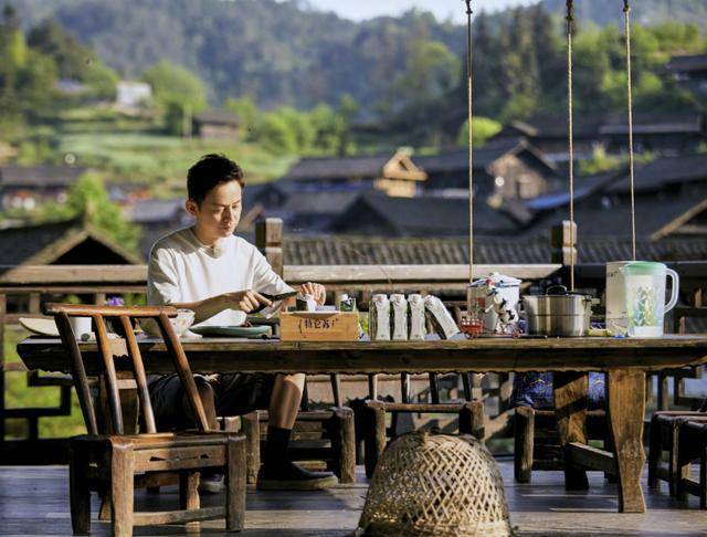 《向往的生活》:回忆快乐家族往事,何炅维嘉感慨颇多,有点伤感_吴昕