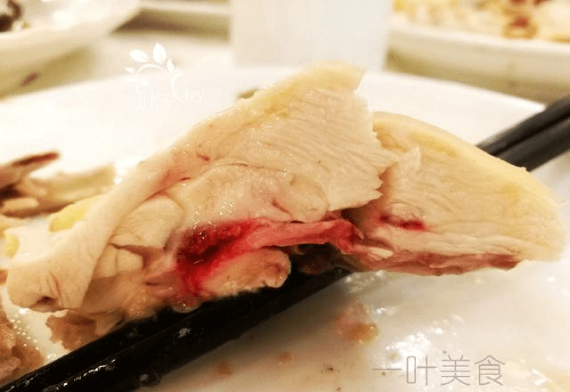 最爱还带血的鸡,一家三口买单200多,果然食在广州,满足_白切鸡