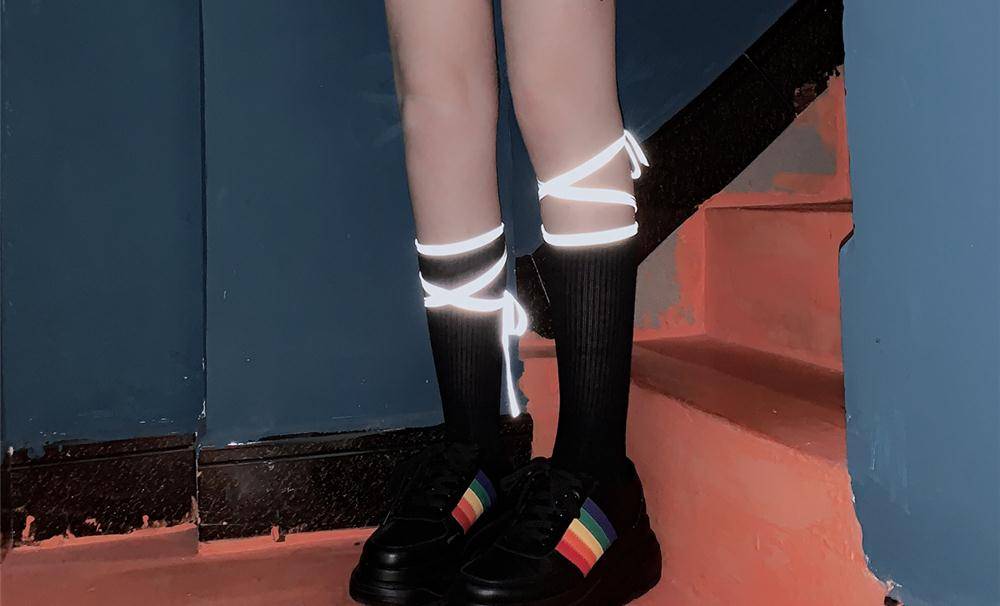 最近火了一种袜子叫反光袜个性感十足网友妈见打