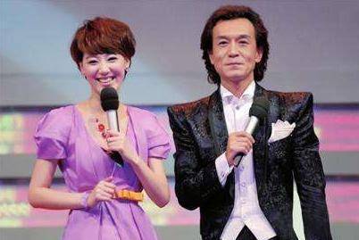 执意邀请她来和自己组成搭档,一起主持《向幸福出发》