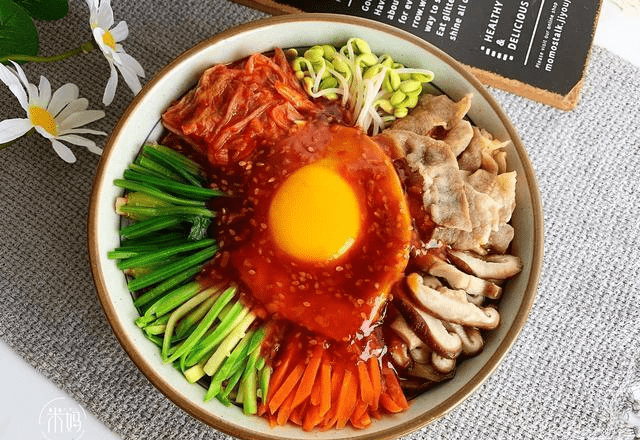 家庭版韩式拌饭,7种配菜加煎蛋,淋上拌饭酱,又香又好吃!_食材