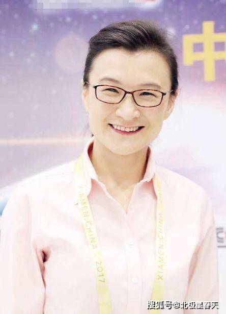 被骂"滚出主持界"的央视名嘴董倩,你以为的毒舌,其实背后另有原因