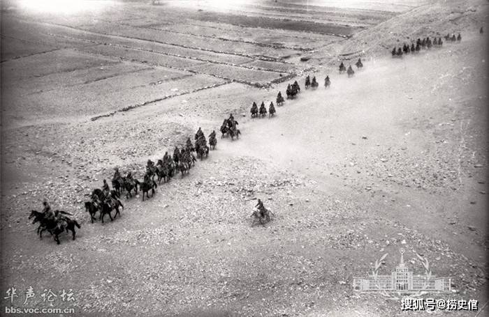 战地摄影师沙飞拍,战斗在长城上的八路军