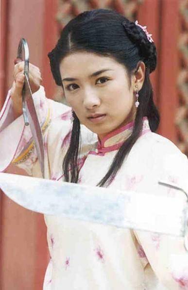 不管是《上错花轿嫁对郎》《还珠格格》《十全九美》黄奕都给人极其