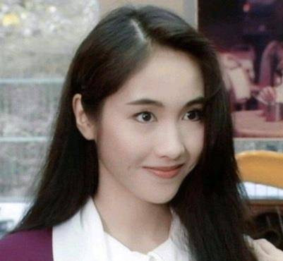 还记得《山村老尸》中的楚人美吗?童年阴影的她,现实中竟这么美