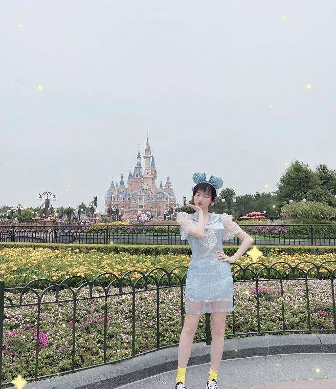 原创李浩菲接替虞书欣加盟中餐厅惹争议,湖南台台宠路人缘不及衣品好