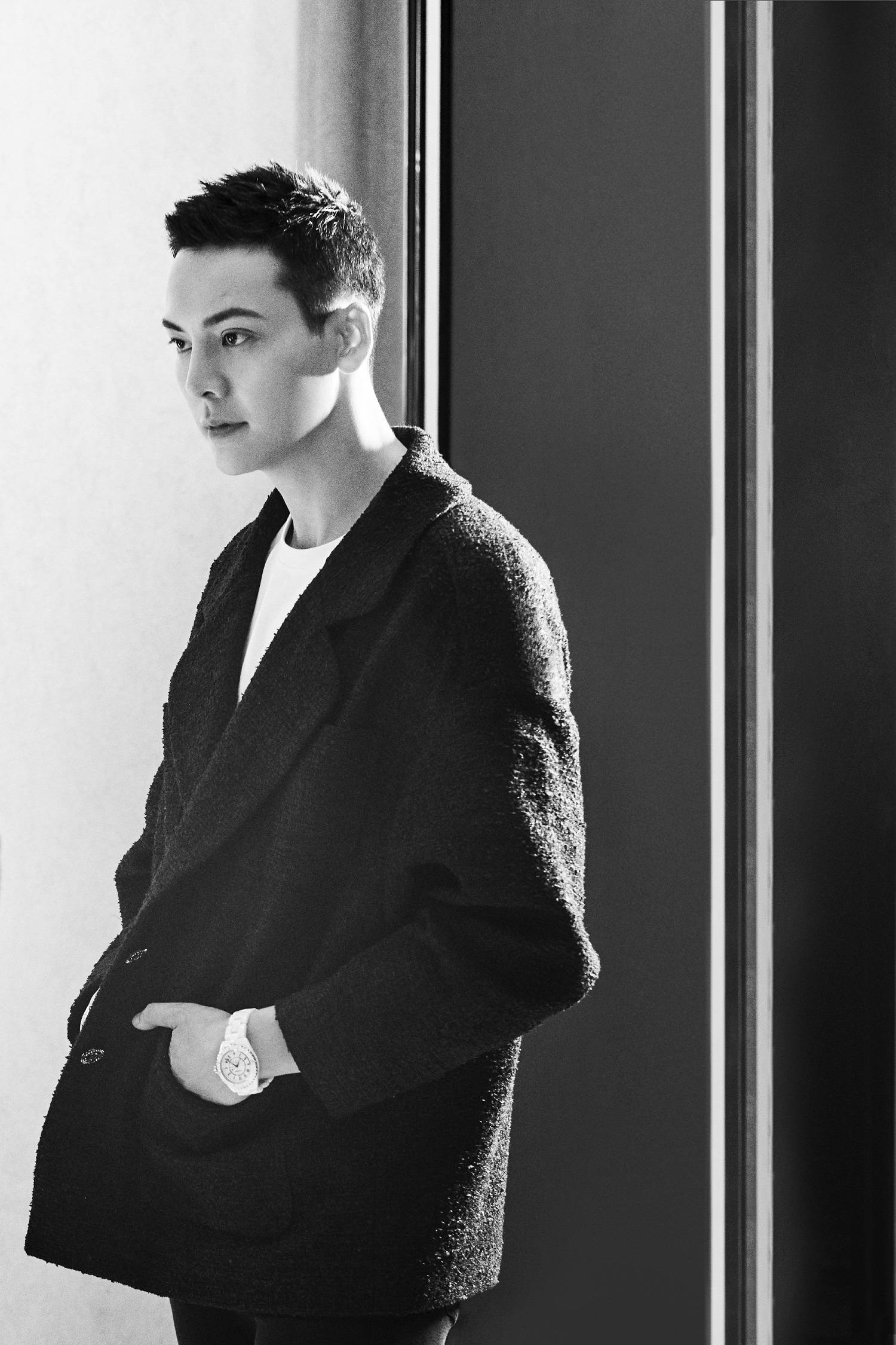 陈伟霆黑白质感写真曝光 诠释时间流逝下的艺术