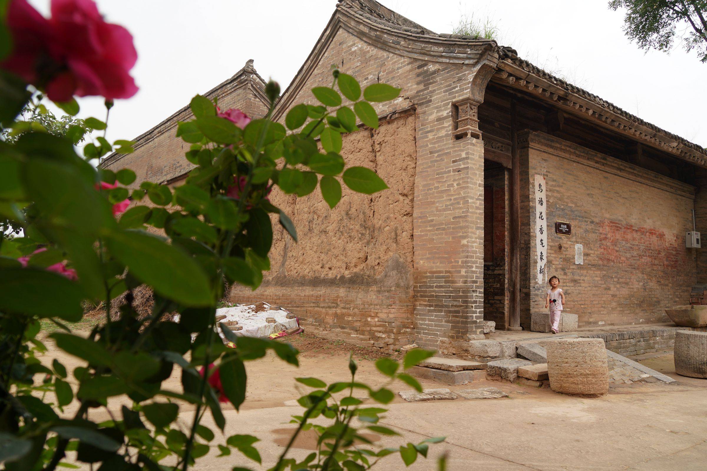 农村200年老宅,暑天不用空调一样凉爽,看7旬老人道出啥秘密