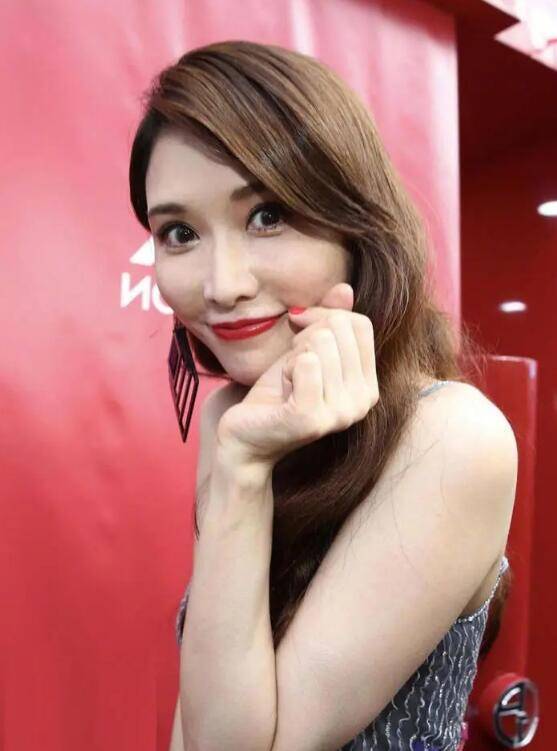 林志玲罕见晒齐刘海照片发文这一切让我们更勇敢更懂得珍惜