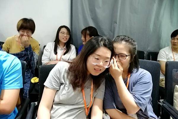 原创当班主任进班级时,班里同学们的反应,来看你经历过没?