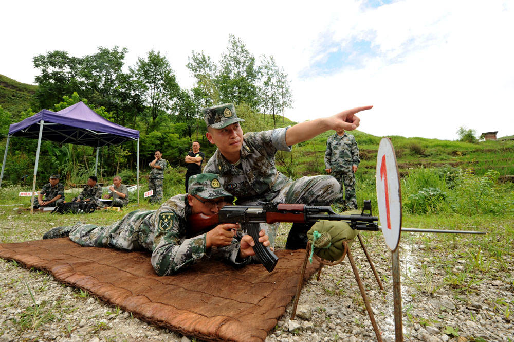 貴州黔東南州麻江縣基幹民兵開展基地化軍事訓練