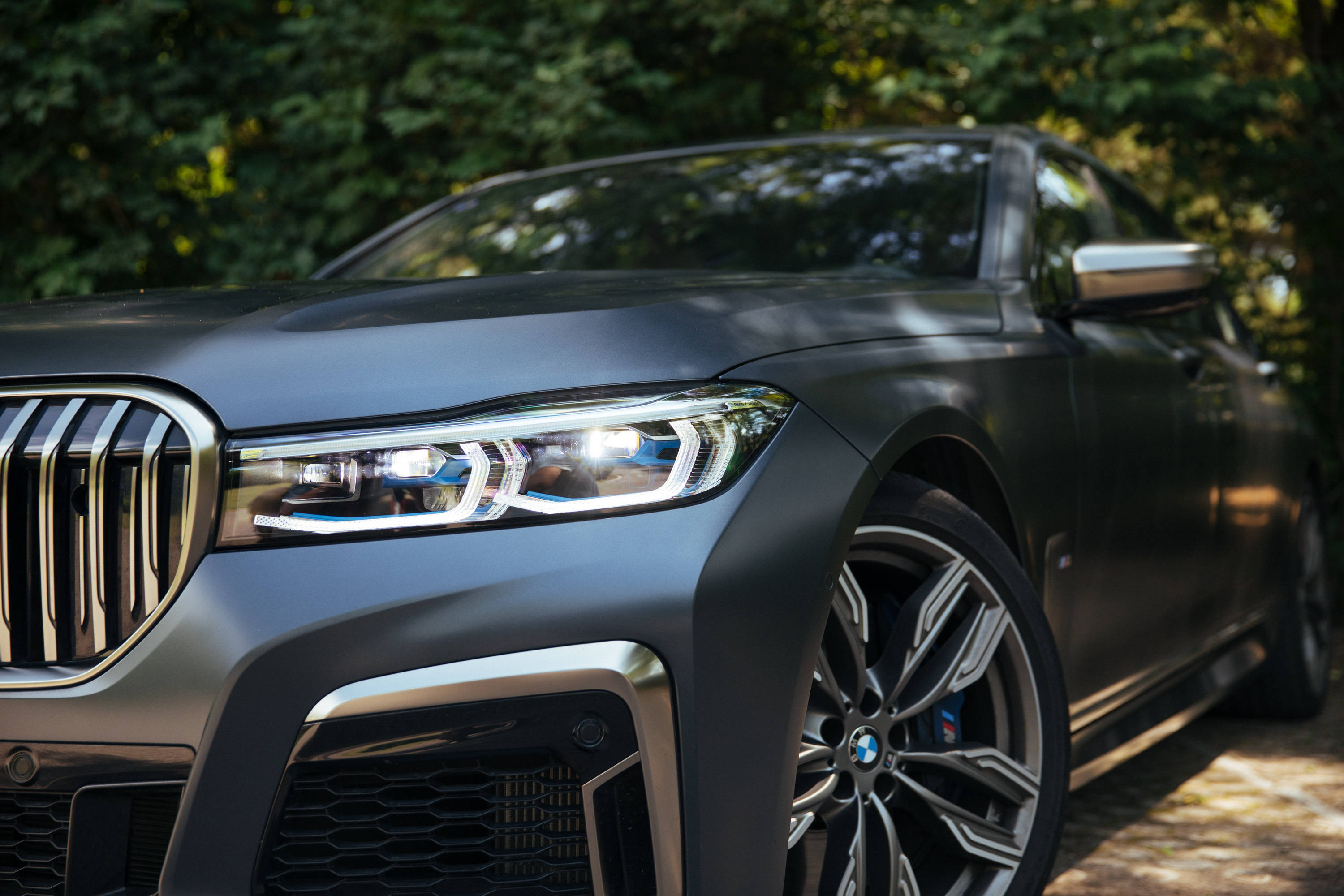 m760li不止于豪横,无愧于bmw"安全扛把子"