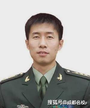 李月,某陆航团3级飞行员,上尉军衔,参加过中印联合军演,抗击冰雪,神舟