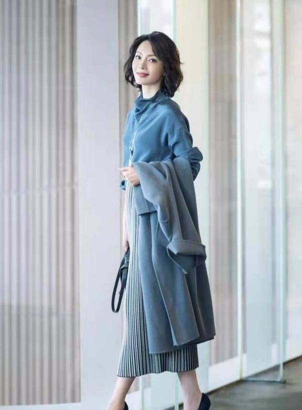 42岁陈数教科书式穿搭时髦优雅高贵美出了艺术感