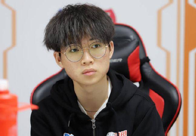 原创一诺三拿mvp提前下班ag把rngm打成路人局胜者组将直面dyg
