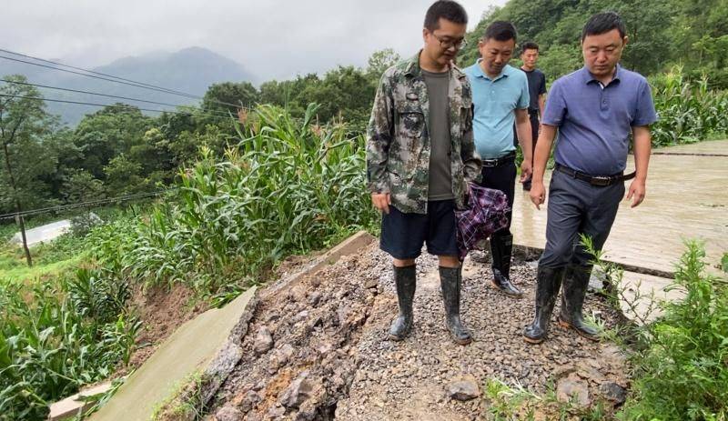 道真县隆兴镇及时发现一起泥石流隐患已安全转移危险区域群众49户255