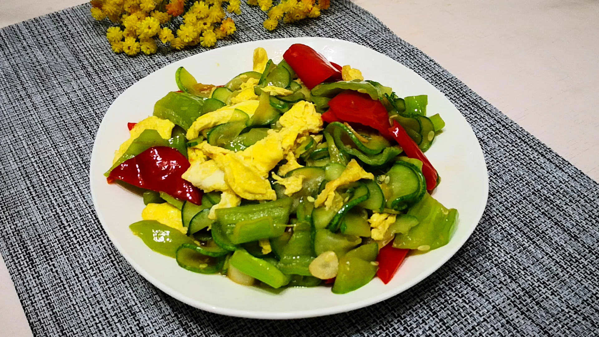 原創炒黃瓜時最忌切完直接炒很多人不懂難怪沒有飯館的好吃