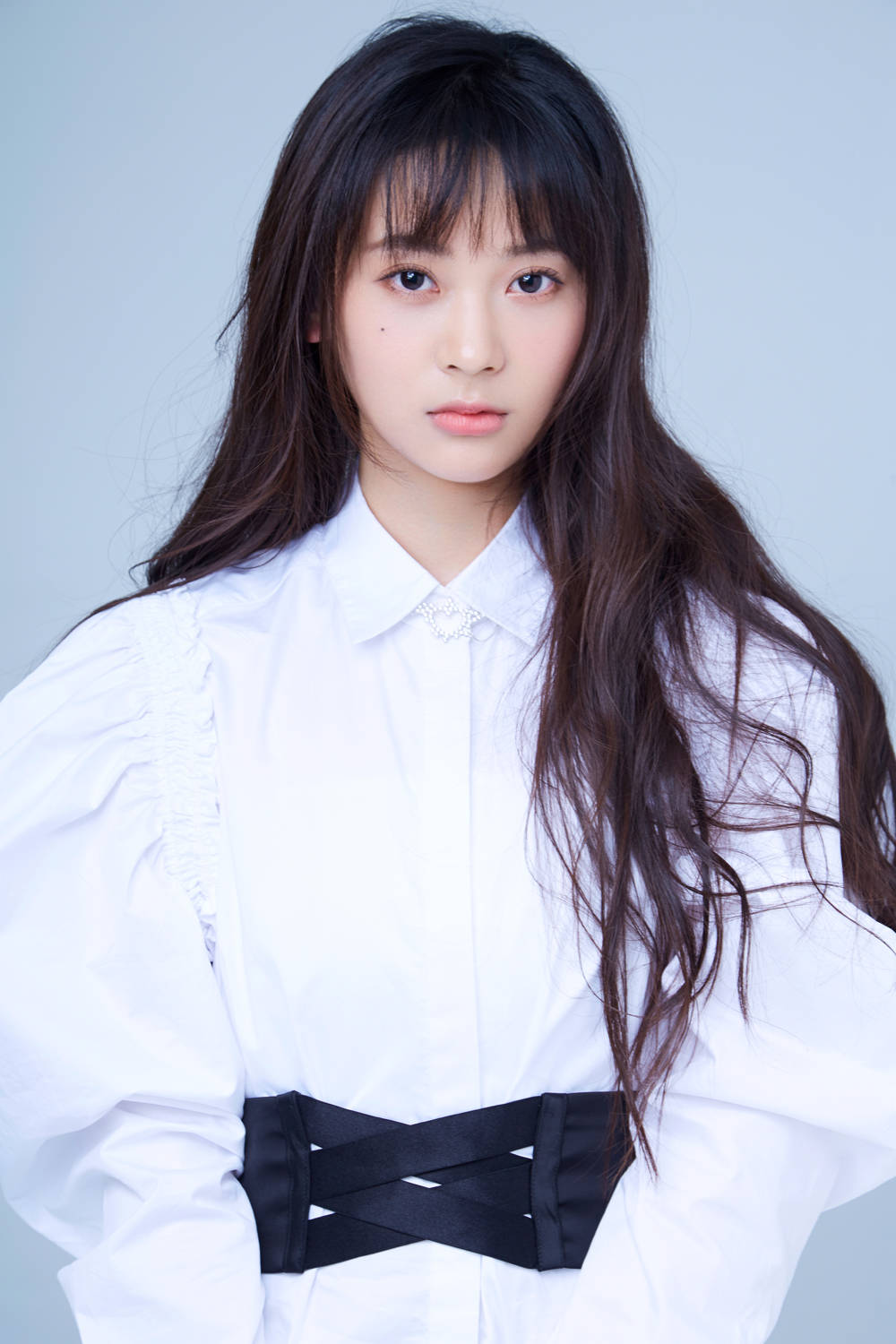 作为新生代演员,1999年出生的郑妙有着远超年龄的镜头表现力和角色