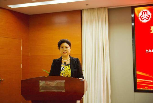 清江浦区区委副书记王娟发表致辞.