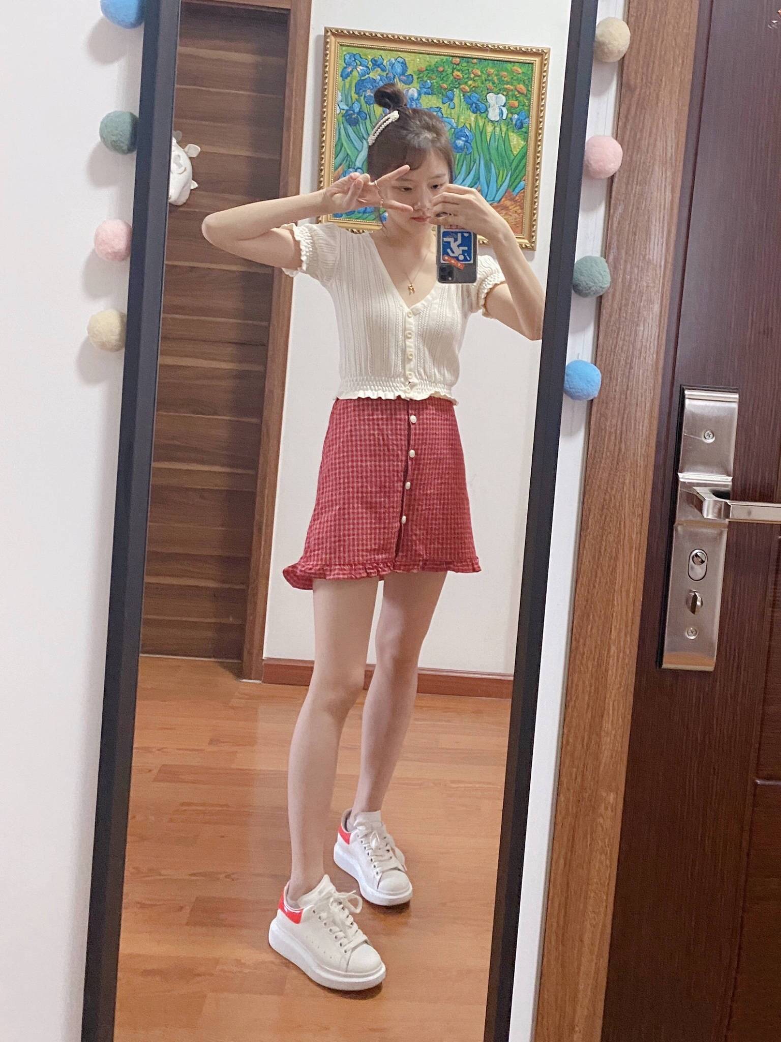 21岁任敏穿衣大胆,西装配裹胸还要敞开穿,露出a4腰大胆"炫腹"