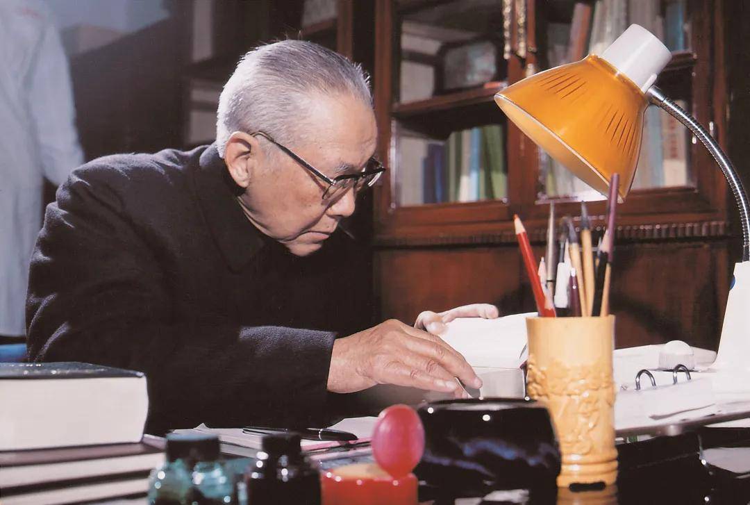 难忘峥嵘岁月——记陈华老院长二三事_口腔