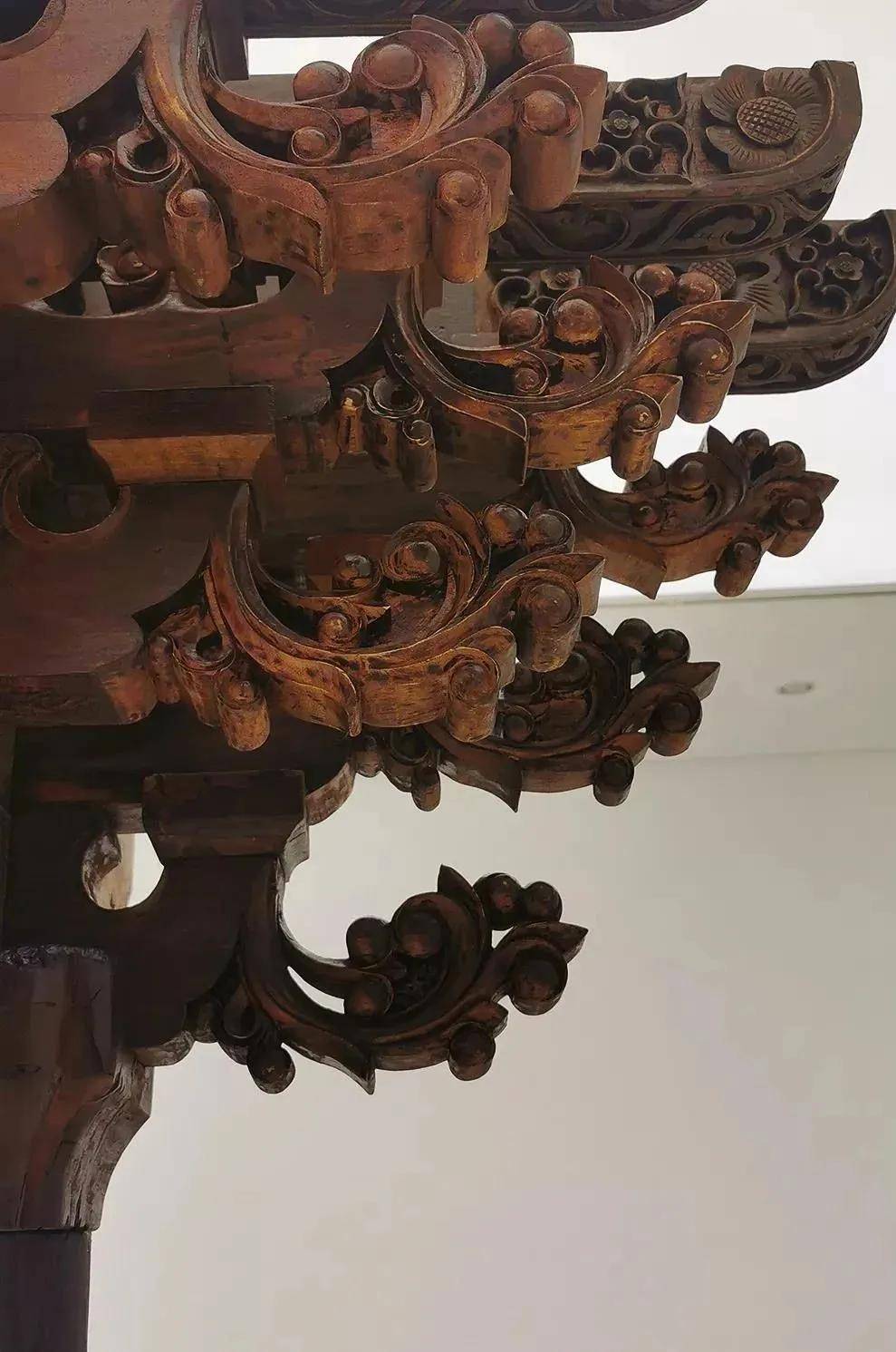 成龙捐赠给新加坡科技大学横山古建筑雕花斗拱(复制品)