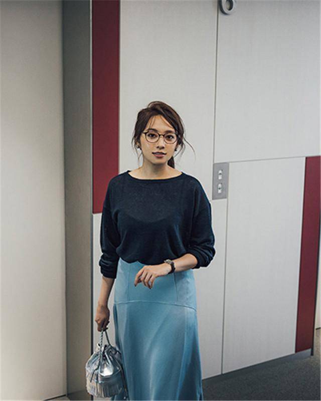 当徐睿知穿上sax色套装从高冷魔女成为现代版的灰姑娘