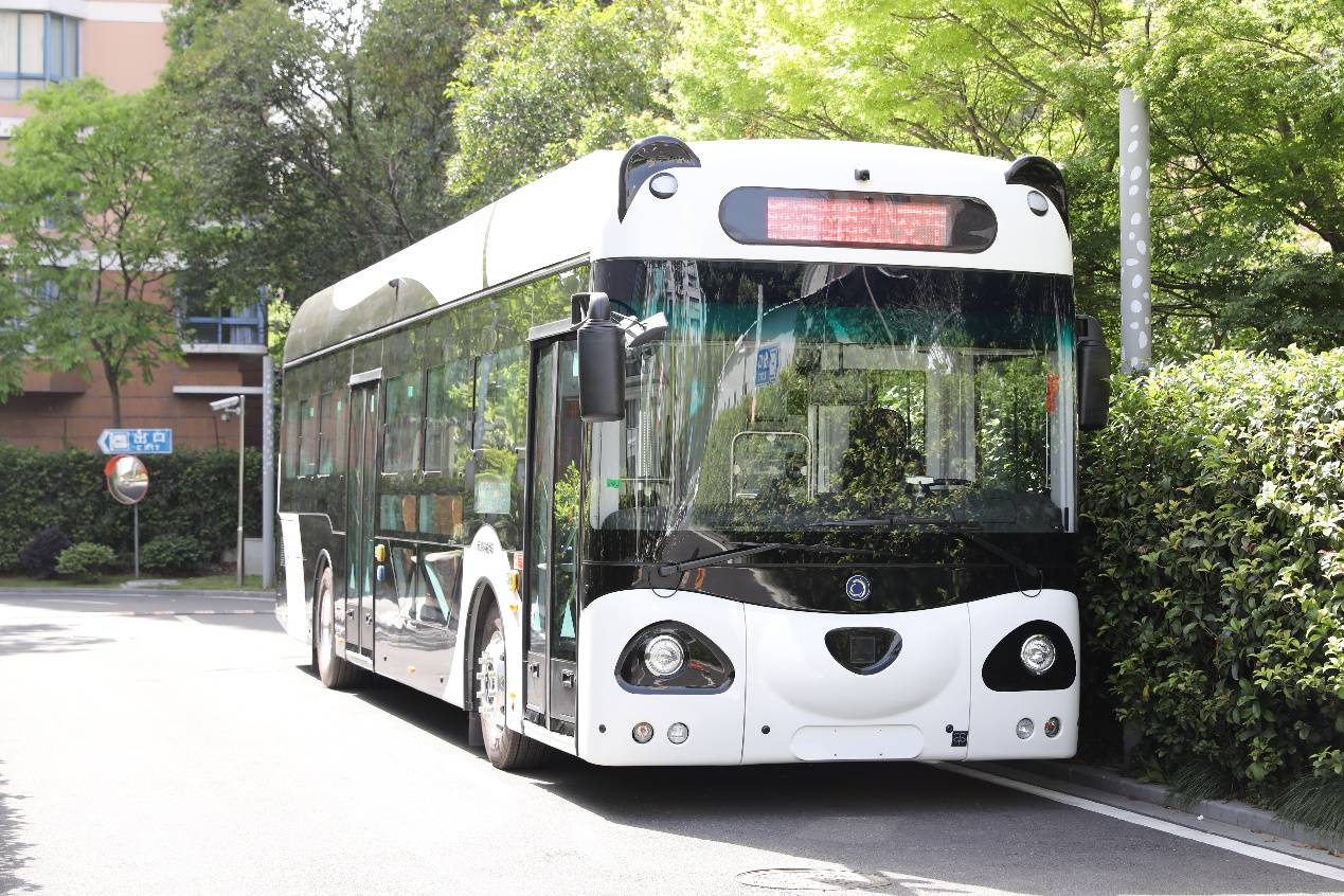 深兰ai熊猫智能公交车再获武汉智能网联测试资格