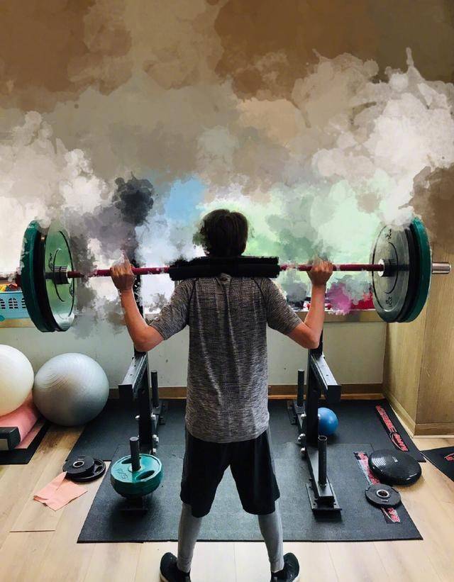 林志炫晒健身照状态颇佳,半个月前曾晒出暴瘦住院照