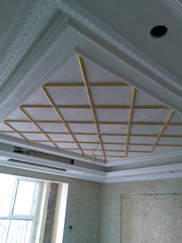 家居装修很少有吊凸下来很多的吊顶造型,够独特