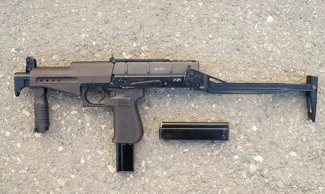 来自于战斗民族的近战凶器 近距离贯穿钢板 200米内无视防弹衣_冲锋枪