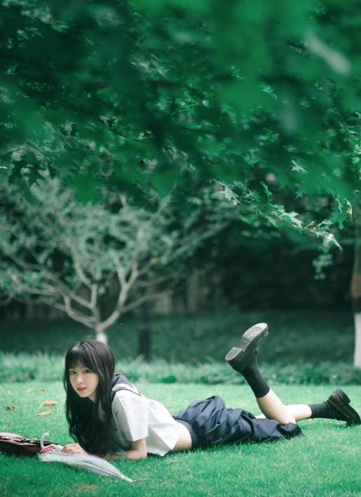 jk小姐姐在丛中笑,满满恋爱味道_制服