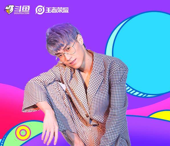 作为kpl的知名解说,黄大仙的招牌就是毒奶了,经常让许多职业选手瑟瑟