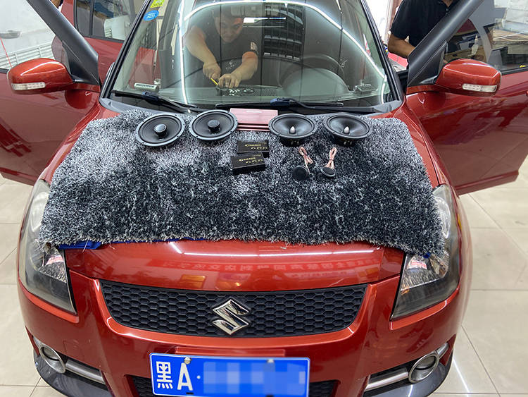 哈尔滨调音师傅超高水准,小蒋铃木雨燕音响改装德国黄金声学,古桐h