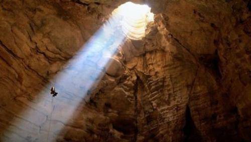 原创地球"地心入口"被发现?研究人员:或有生命,洞内深度是一个谜