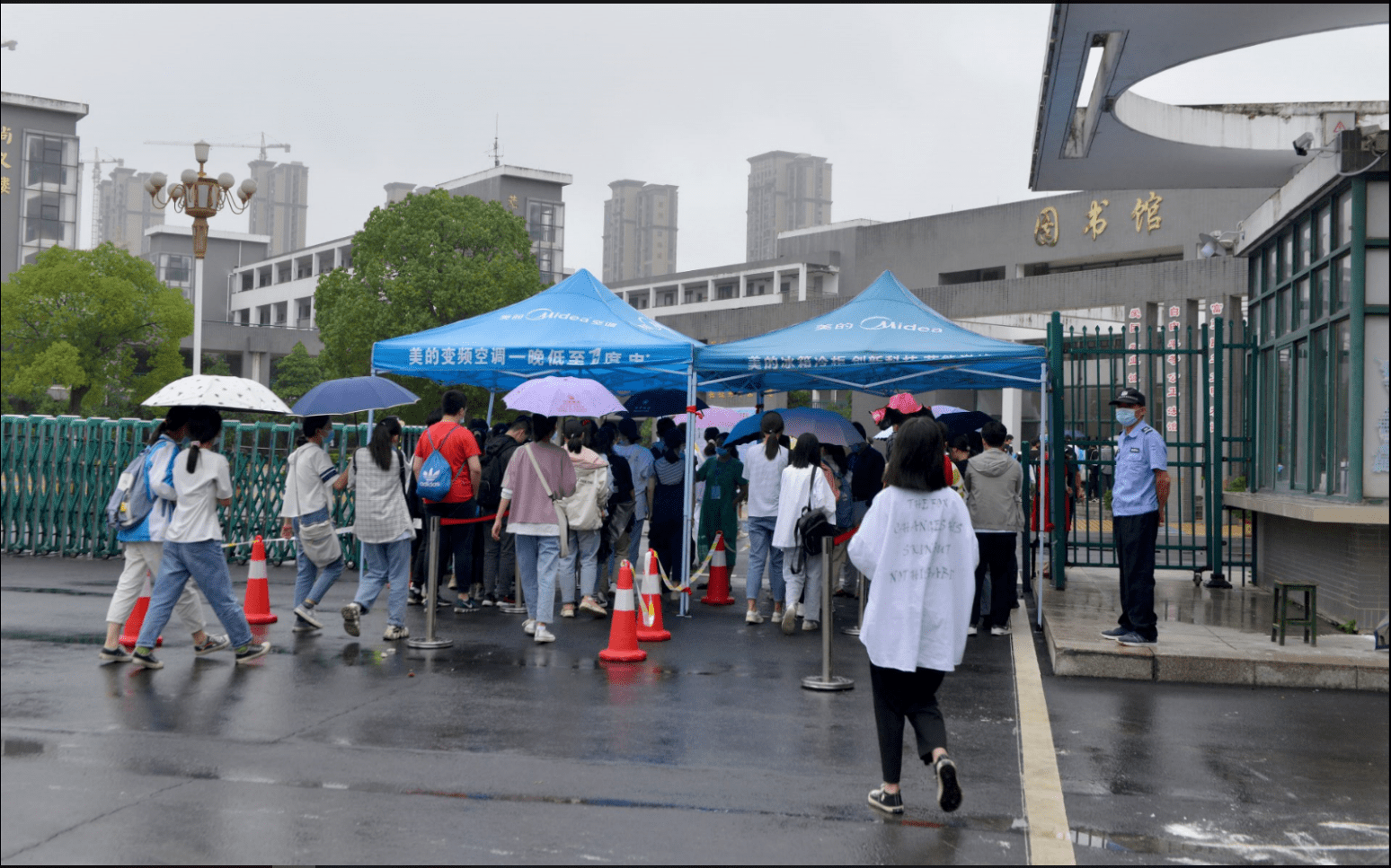 宜城公安圆满完成2020年中考安保任务