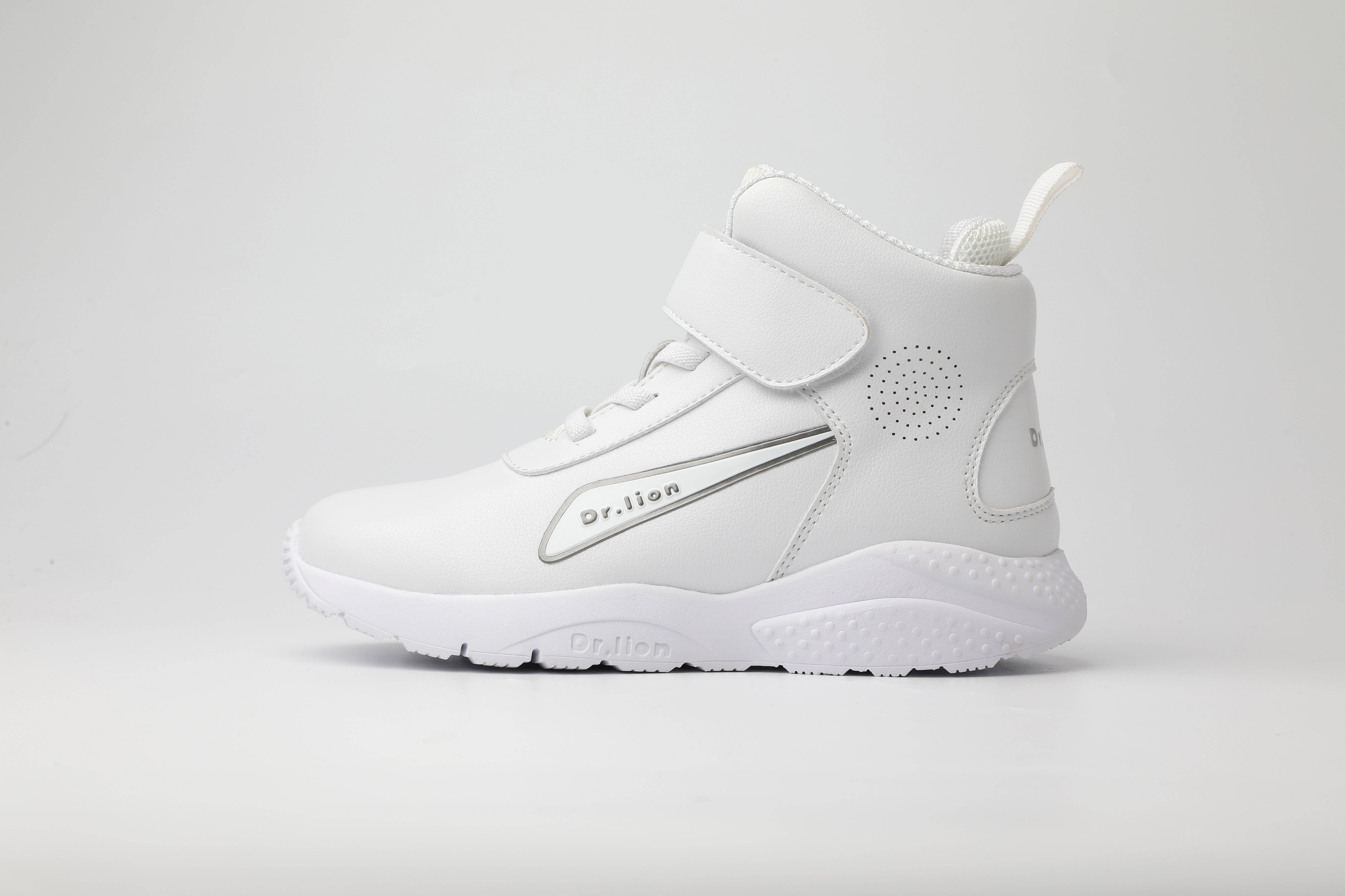 宝宝学步鞋要健康狮博士平衡鞋都能满足你