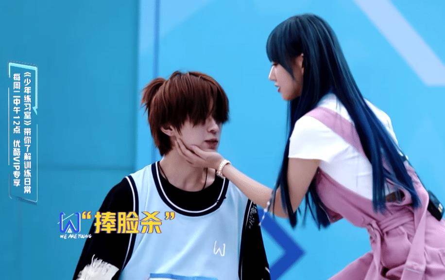 李希侃被程潇"摸脸杀",镜头扫过他脸上的表情,这反差萌我爱了